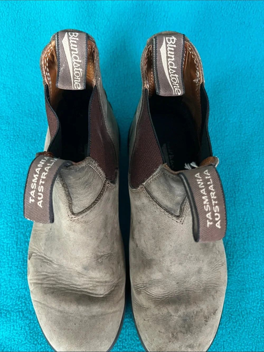 Blundstone Women’s Taupe Suede Chukka Boots